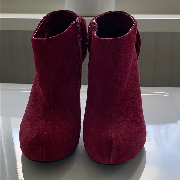 Cute velvet fall healed boots. - Picture 3 of 3